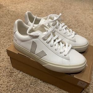 Veja Extra White Neutral Suede size 39